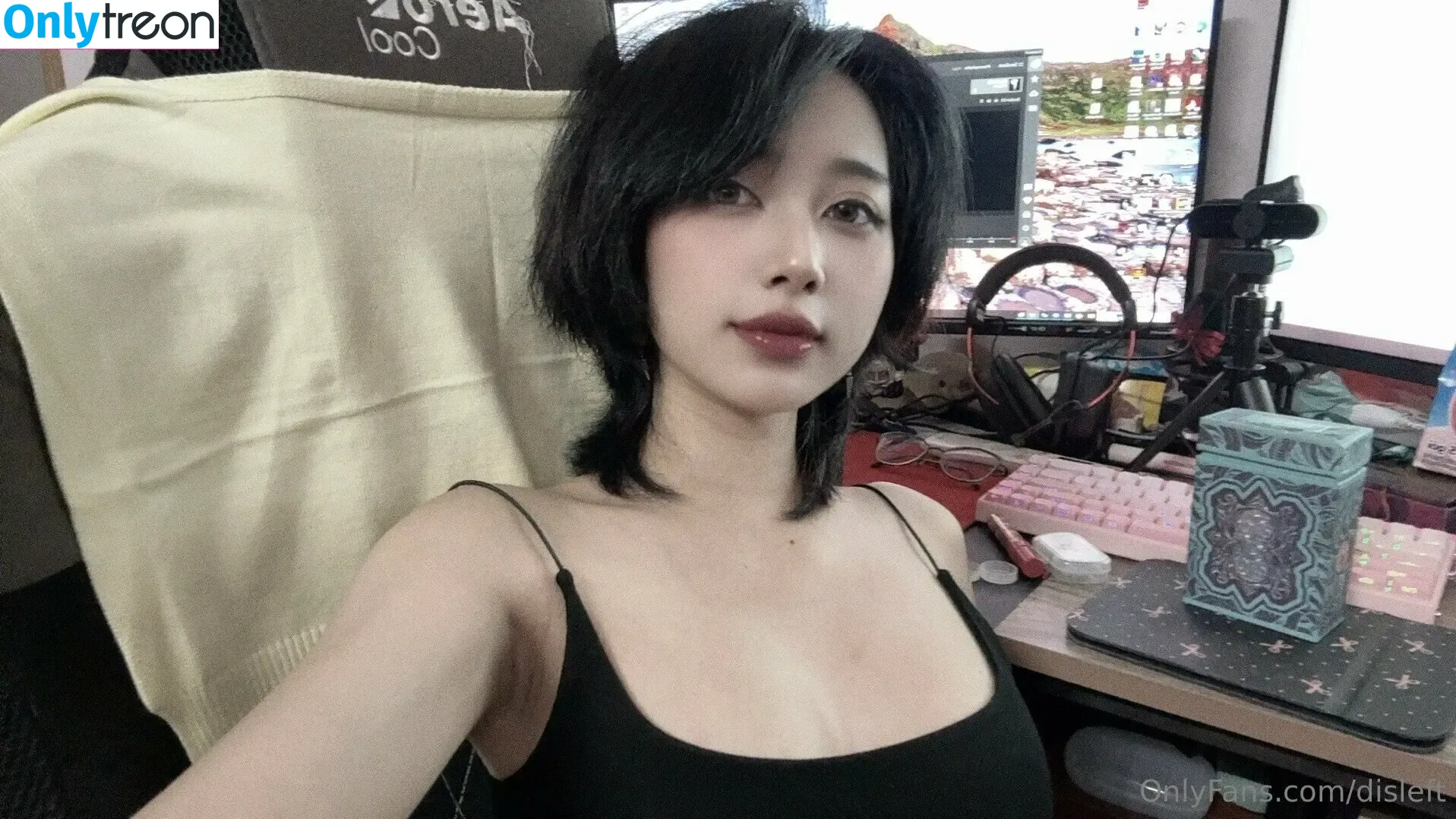 Disleft nude photo #0185 (Mercury Nguyen)