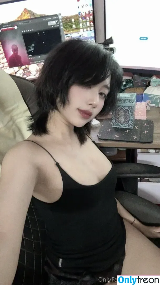Disleft nude photo #0189 (Mercury Nguyen)