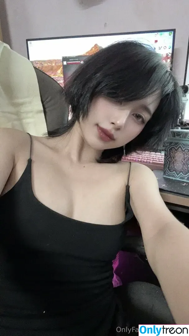 Disleft nude photo #0190 (Mercury Nguyen)
