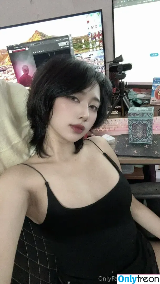 Disleft nude photo #0193 (Mercury Nguyen)