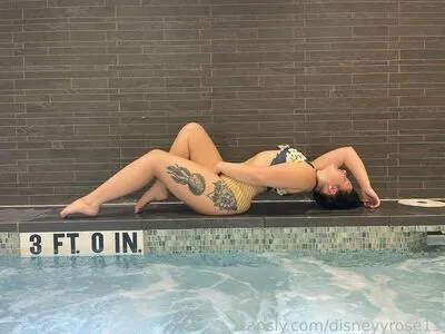 disneyyrose13 / disneyy13rose nude photo #0007