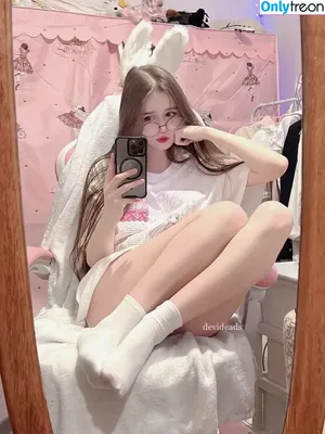divideads nude