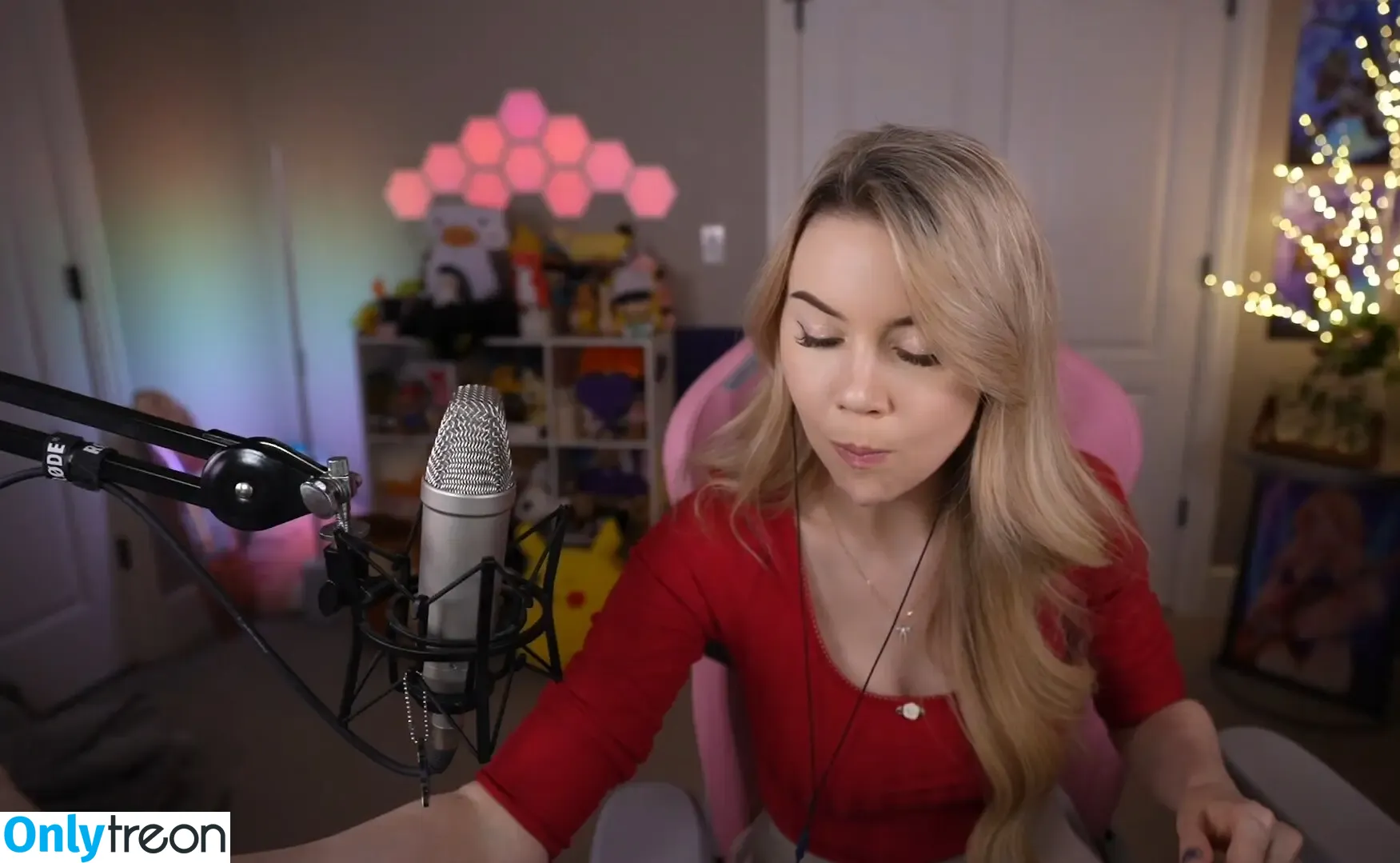 Dizzykitten голая photo #1676 (dizzykitten7 / dizzykittenpaws / thedizzykitten)