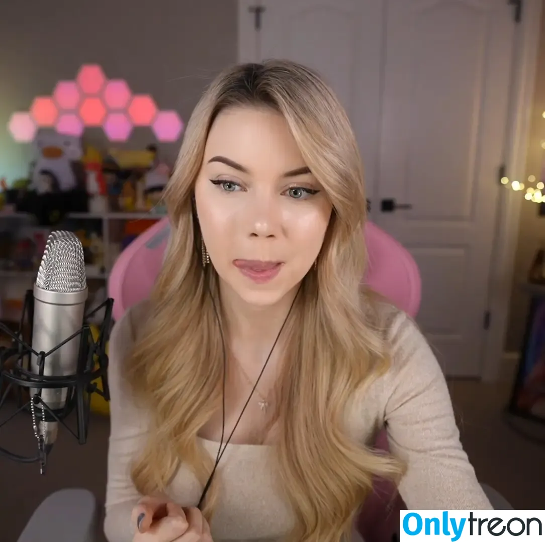 Dizzykitten голая photo #1895 (dizzykitten7 / dizzykittenpaws / thedizzykitten)