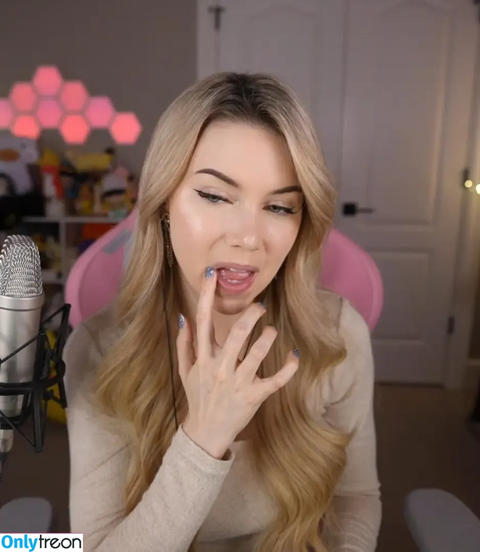Dizzykitten голая photo #1936 (dizzykitten7 / dizzykittenpaws / thedizzykitten)