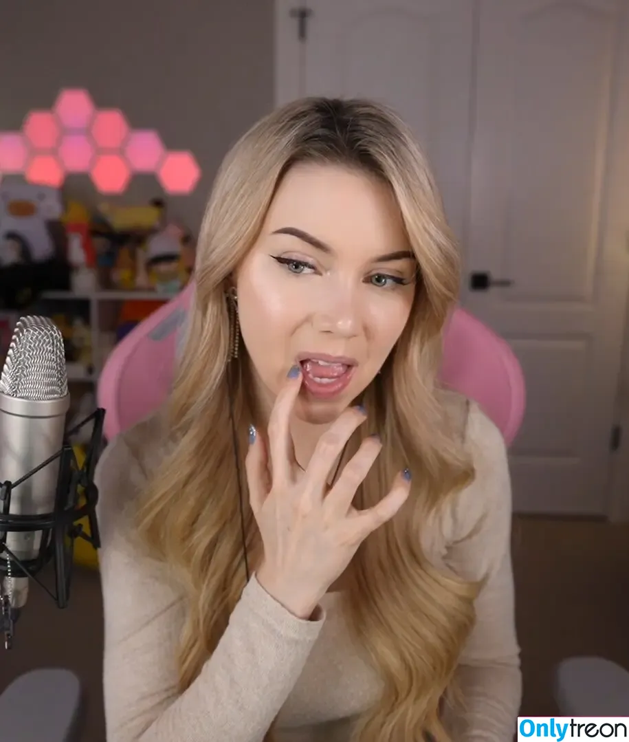 Dizzykitten голая photo #1937 (dizzykitten7 / dizzykittenpaws / thedizzykitten)