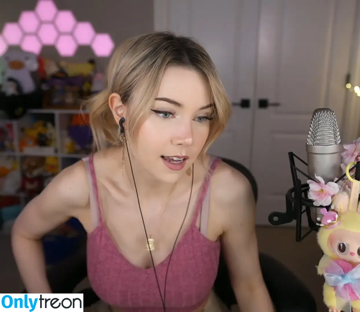 Dizzykitten nude photo #2331 (dizzykitten7 / dizzykittenpaws / thedizzykitten)