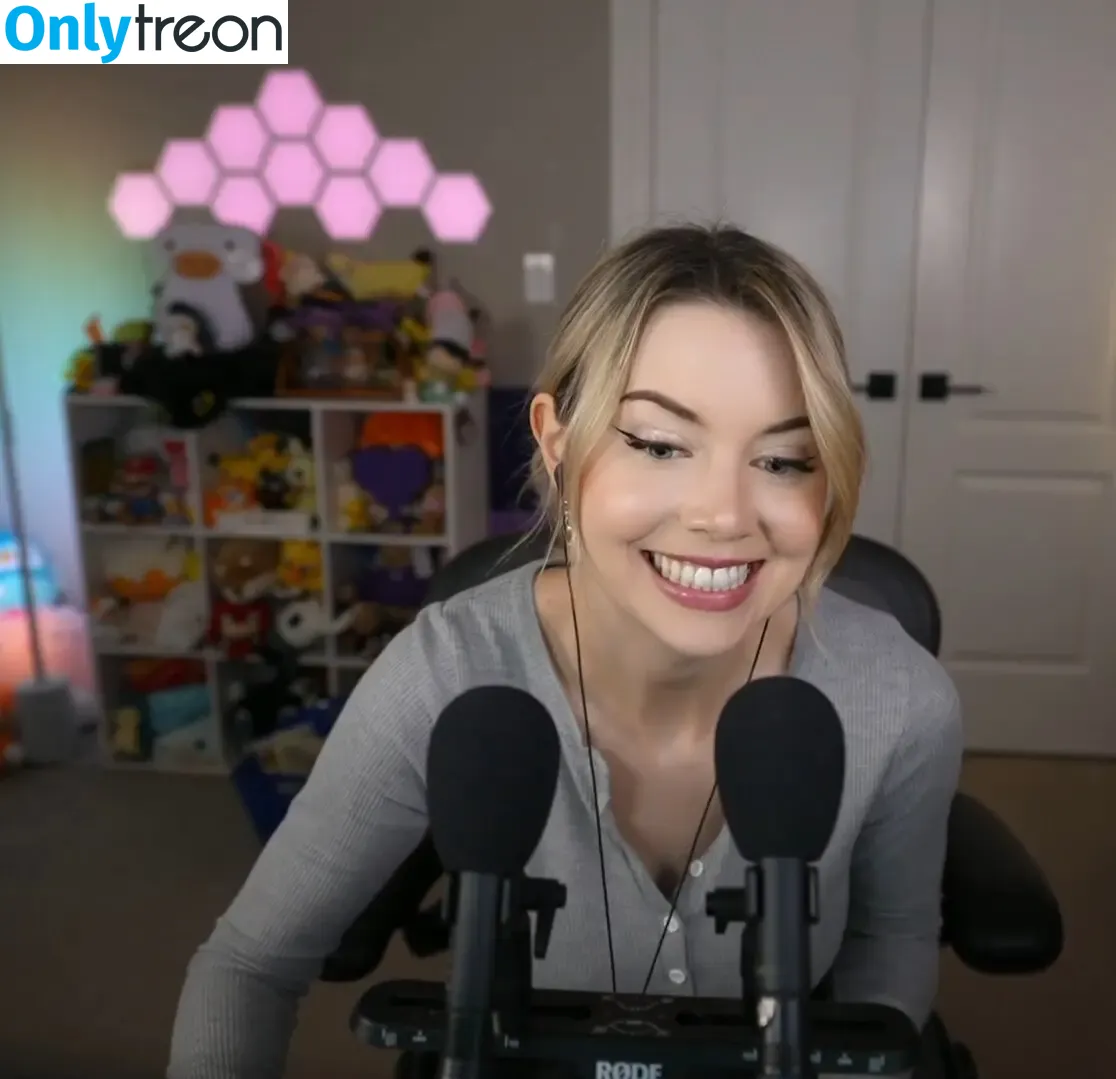 Dizzykitten nude photo #2352 (dizzykitten7 / dizzykittenpaws / thedizzykitten)