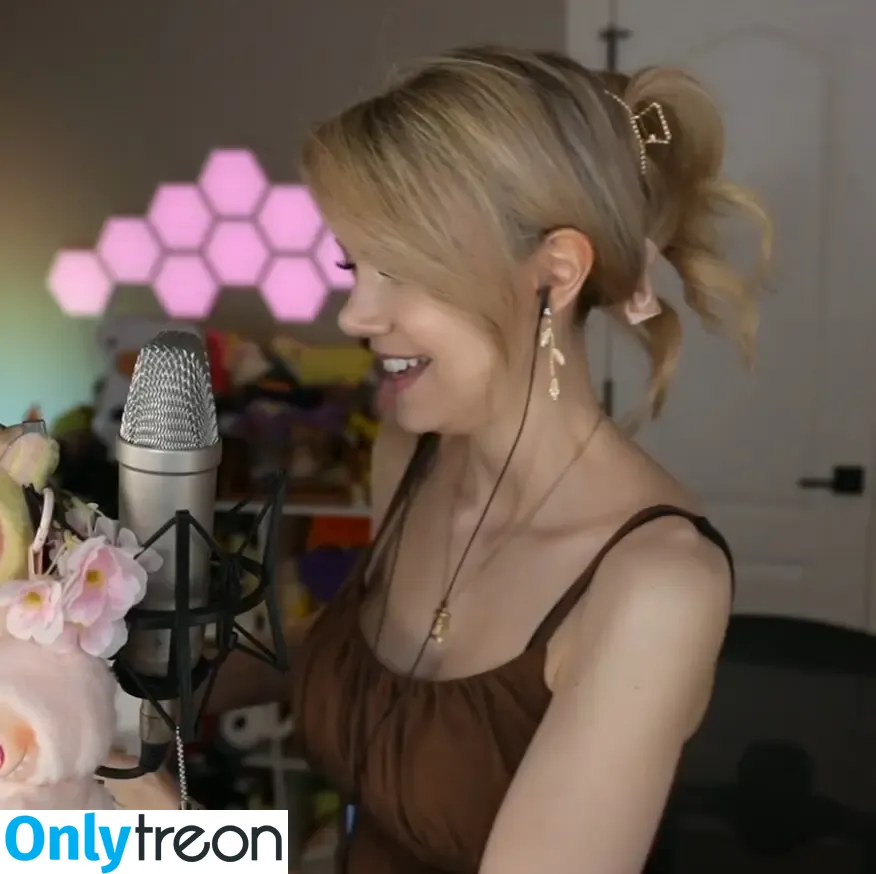 Dizzykitten nude photo #2363 (dizzykitten7 / dizzykittenpaws / thedizzykitten)
