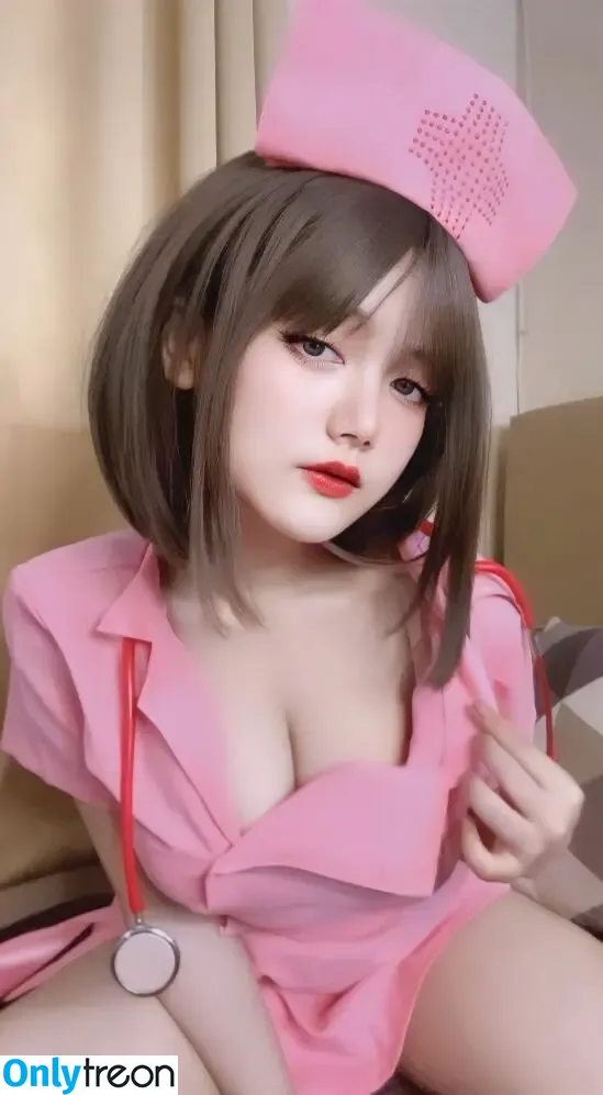 dly.chan nude photo #0006 (Dly Chan)
