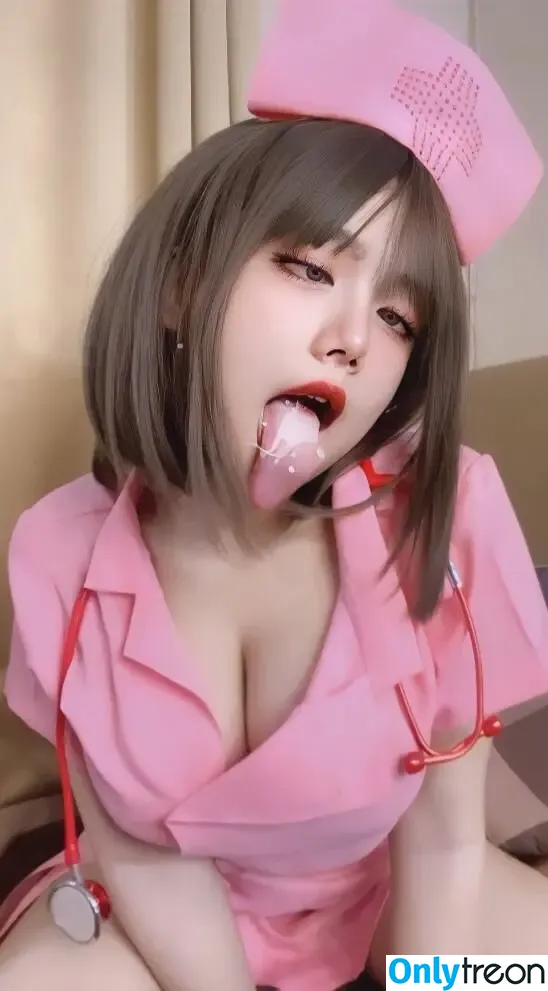 dly.chan nude photo #0007 (Dly Chan)