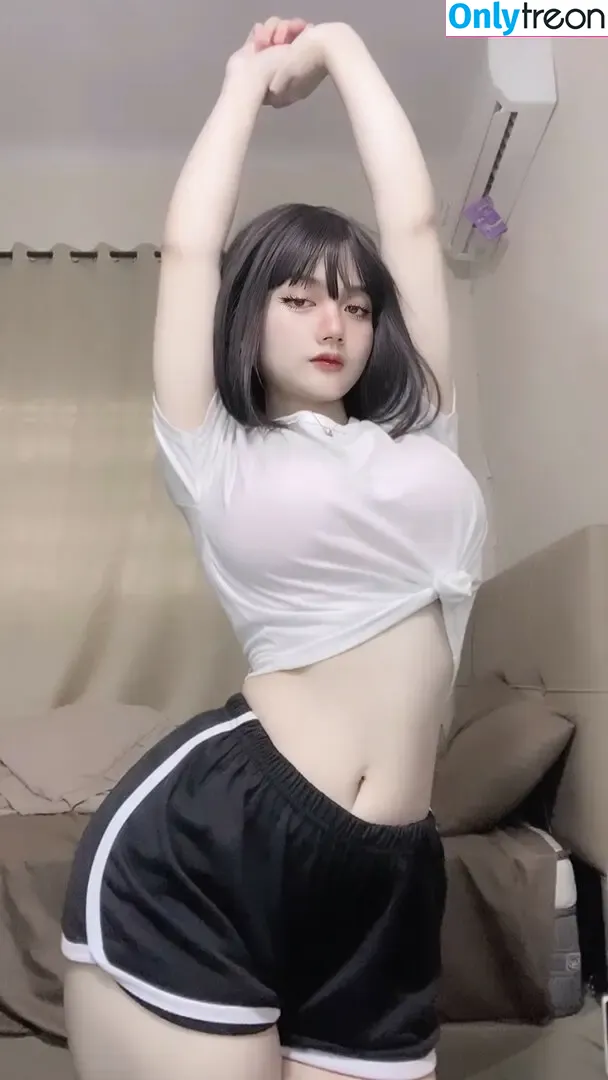 dly.chan nude photo #0042 (Dly Chan)