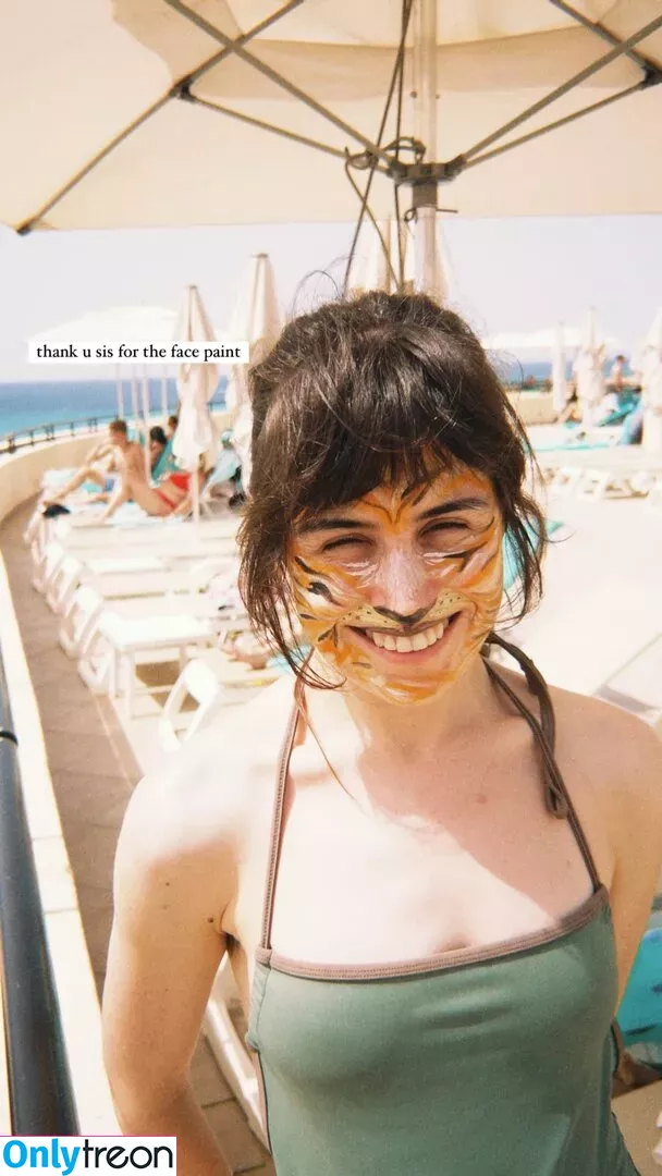 Doddleoddle голая photo #0298 (Dodie Clark)