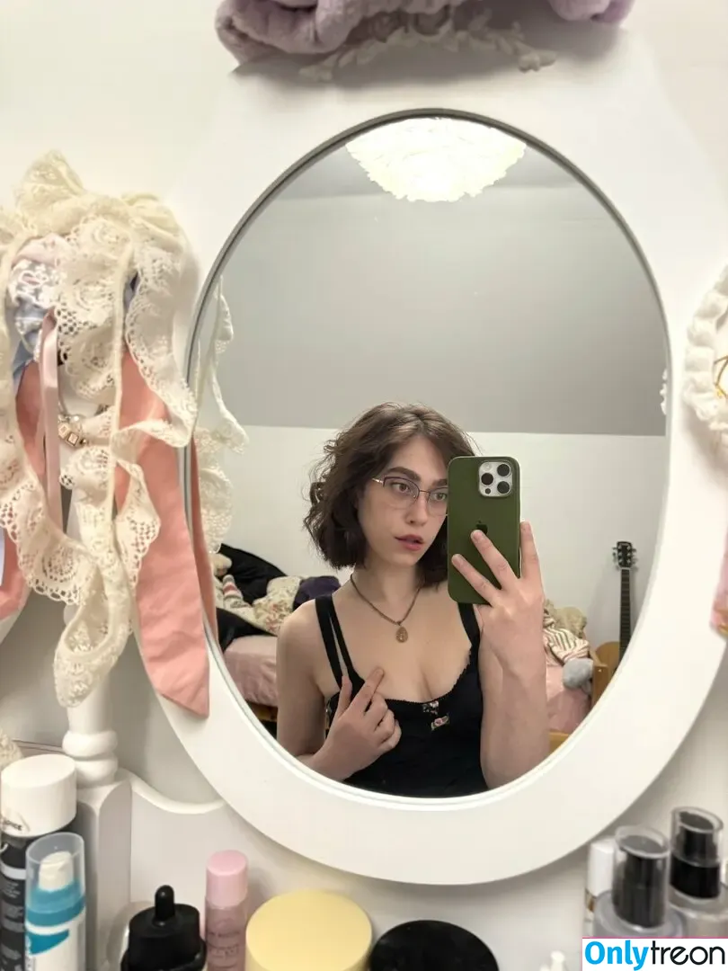dollylol nude photo #0063 (diabolic_dolly / dollybxbyy)