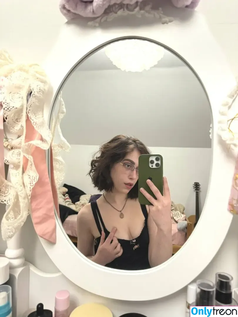dollylol nude photo #0064 (diabolic_dolly / dollybxbyy)