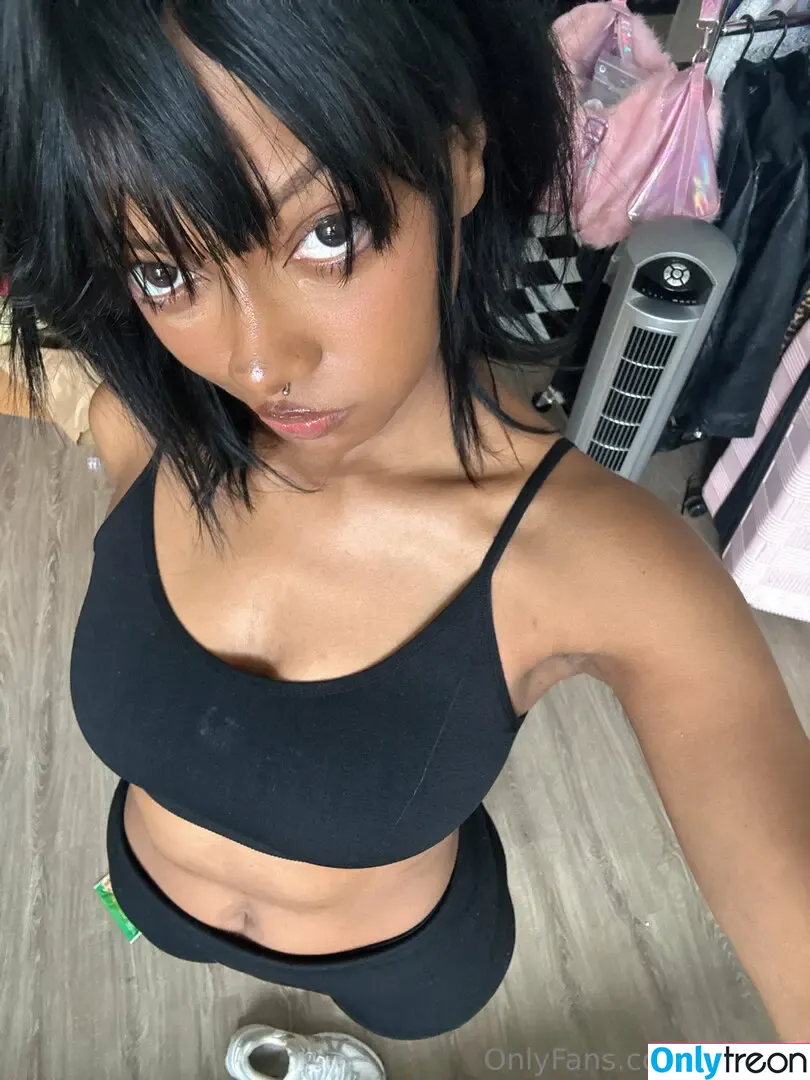 Dollyrama nude photo #0131 (Peachimochii)