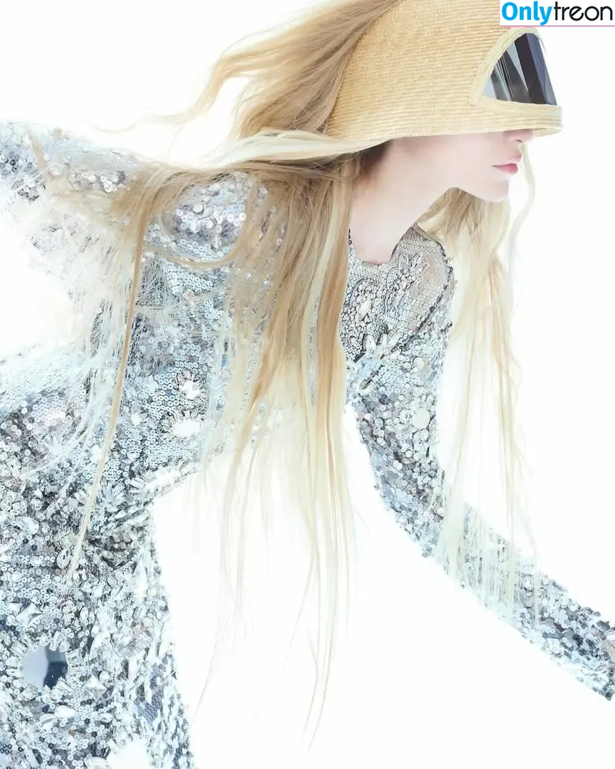 Dove Cameron голая photo #0268 (darkwingdove / dovecameron)
