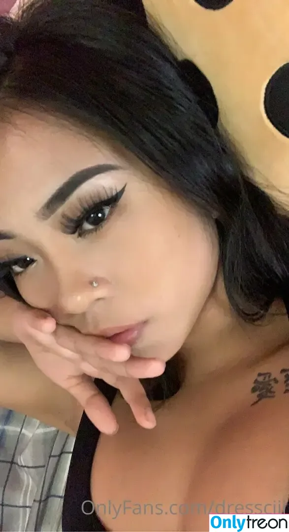 dressciii nude photo #0004 (dtiroblox)