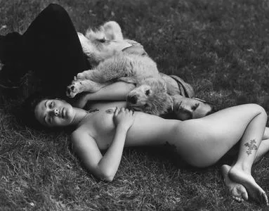 Drew Barrymore / DrewBarrymore nude photo #0028