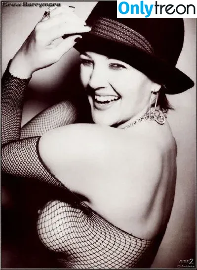 Drew Barrymore голая photo #0037 (DrewBarrymore)