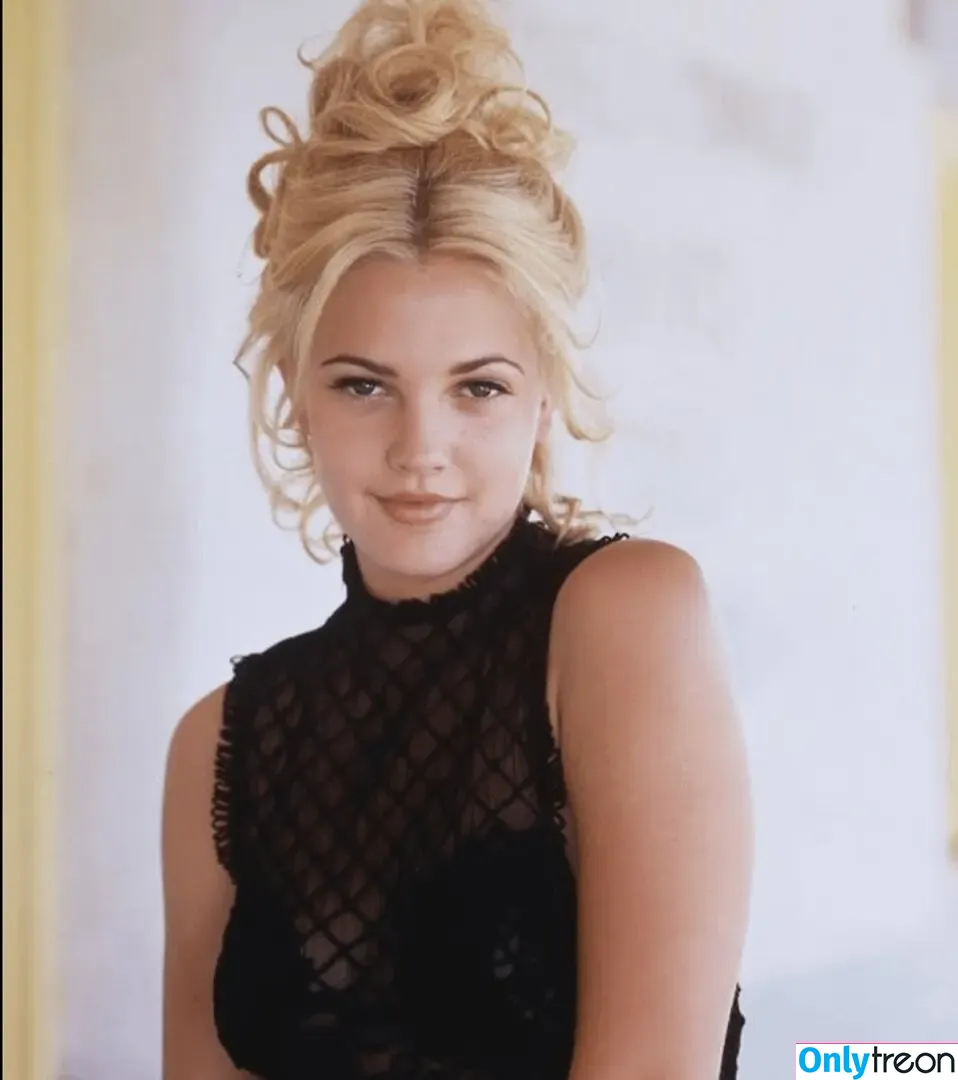 Drew Barrymore nude photo #0217 (DrewBarrymore)