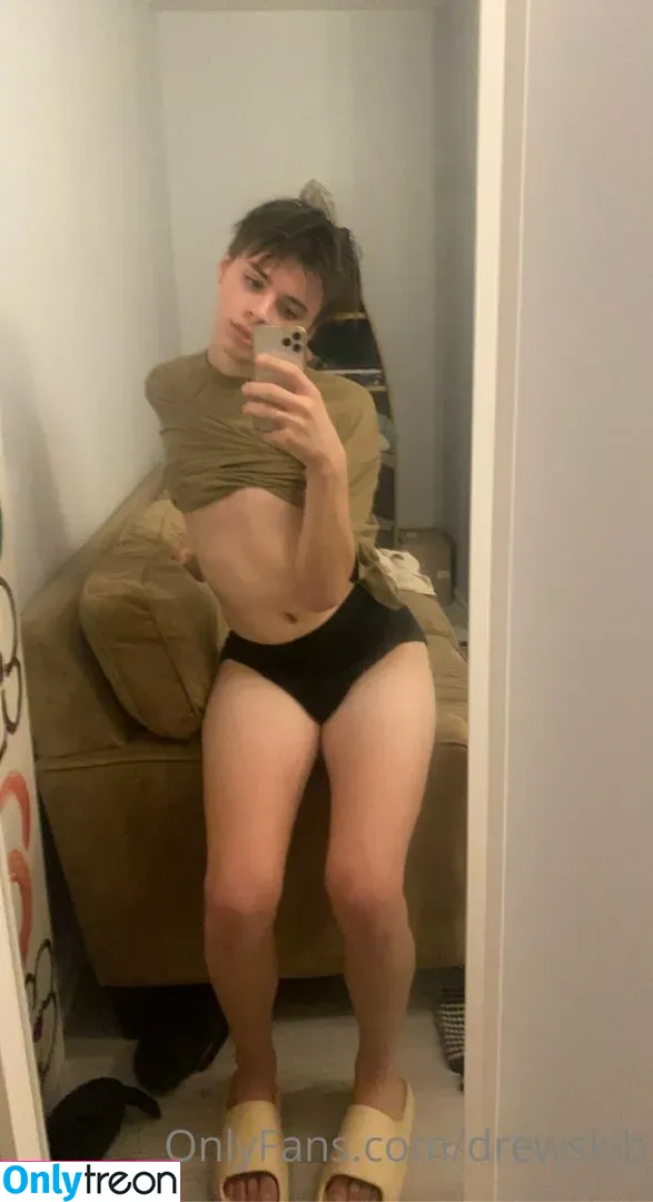 drewskib nude photo #0001 (boyclose_)