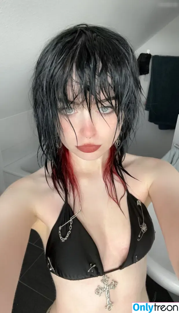 Drowsylio nude photo #0023 (Drowsylio)