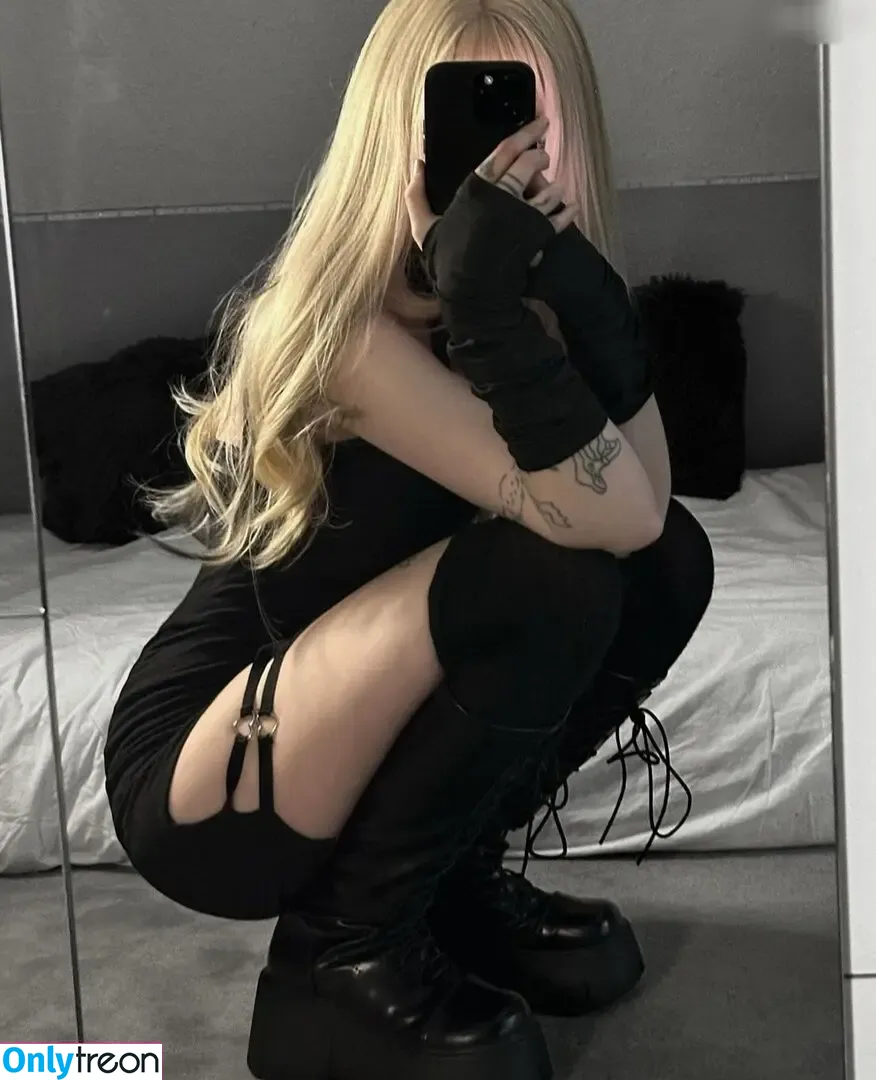 Drowsylio nude photo #0040 (Drowsylio)
