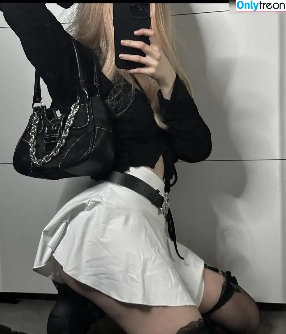 Drowsylio nude photo #0050 (Drowsylio)