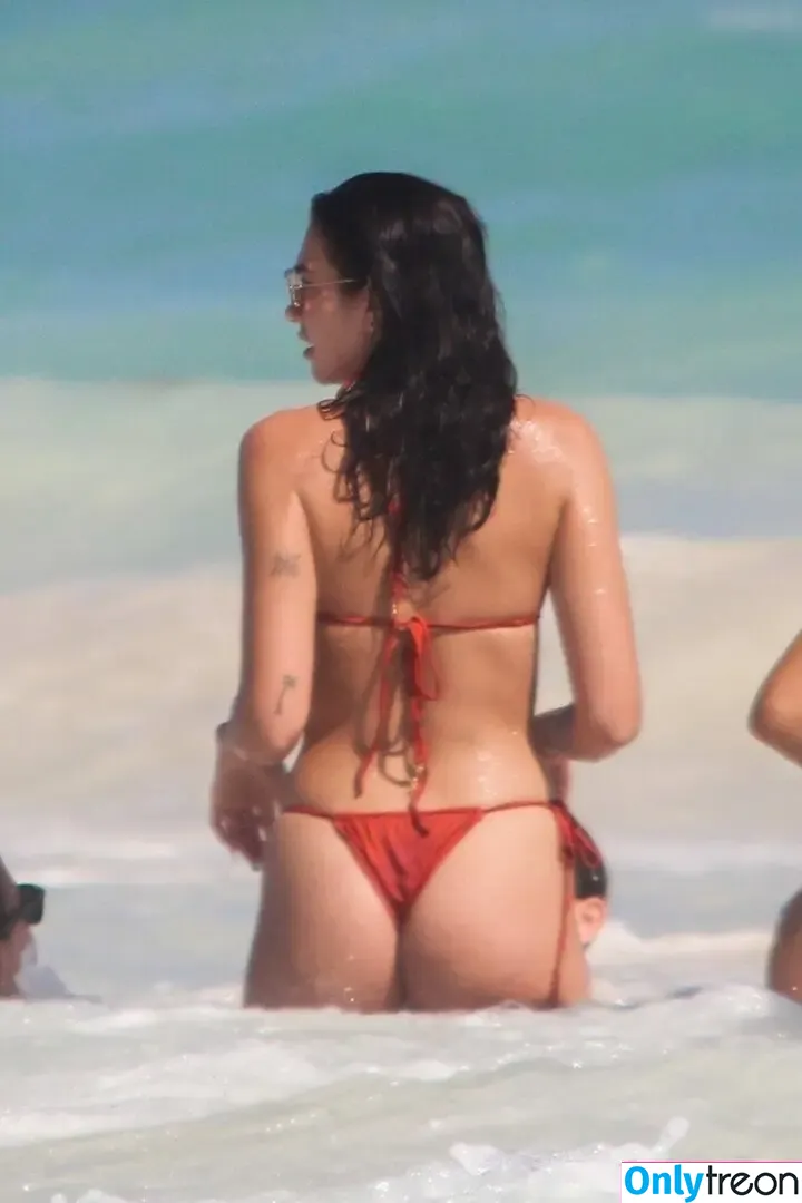 Dua Lipa nude photo #8853 (dua_lipa / dualipa)