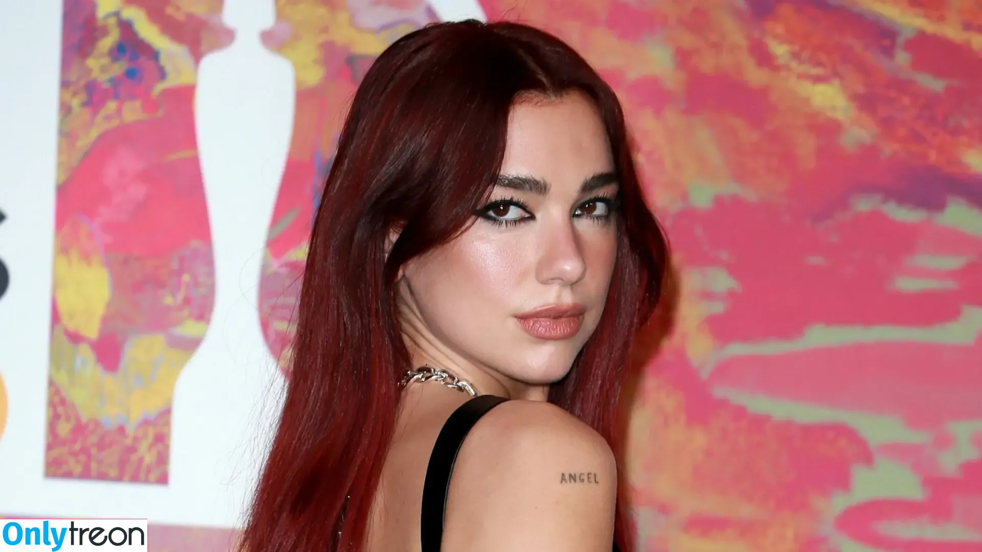 Dua Lipa nude photo #8944 (dua_lipa / dualipa)