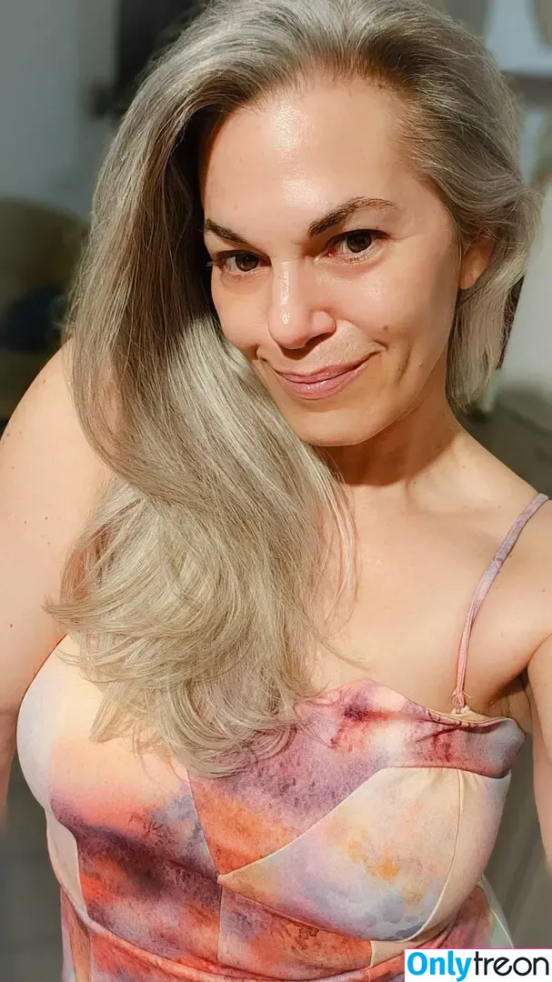 dumbbellsandcookies74 nude photo #0011 (MommyAuror)