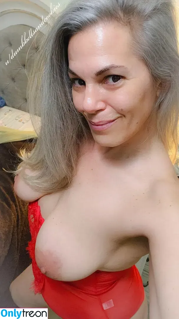 dumbbellsandcookies74 nude photo #0013 (MommyAuror)