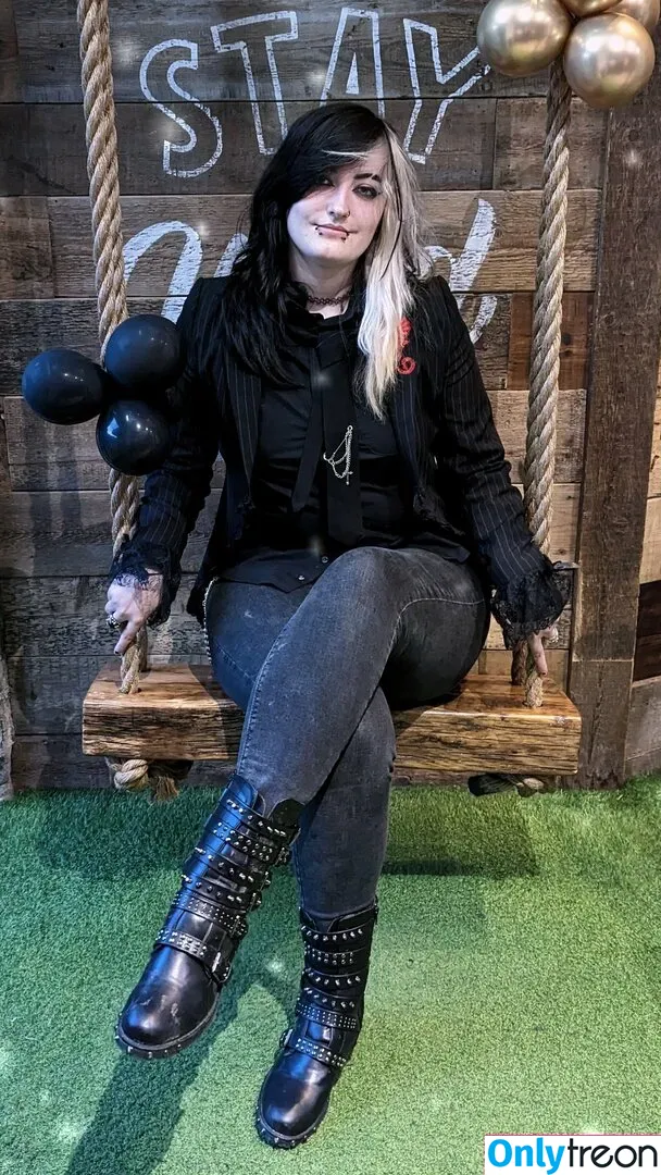 Easygoinggoth голая photo #0001 (Easygoinggoth)