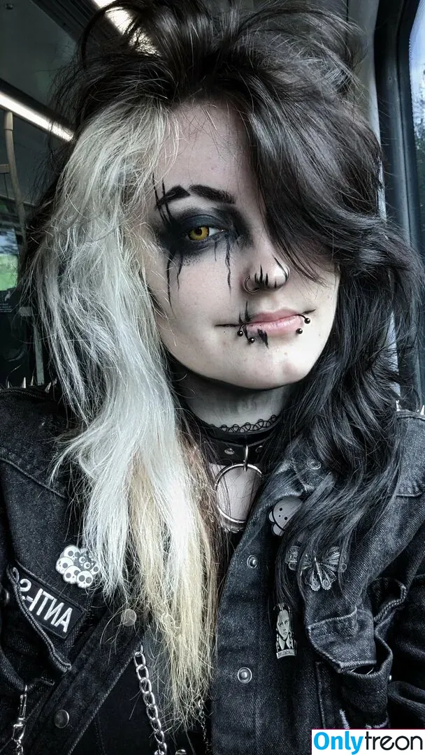 Easygoinggoth голая photo #0002 (Easygoinggoth)