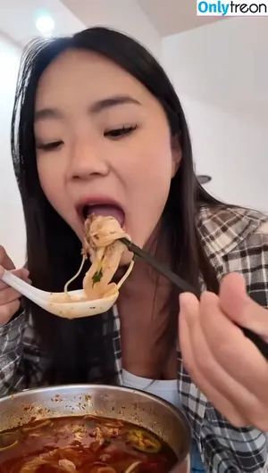 eatingalonediaries / khaleesi420eats nude photo #0089