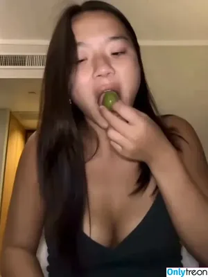eatingalonediaries / khaleesi420eats nude photo #0093