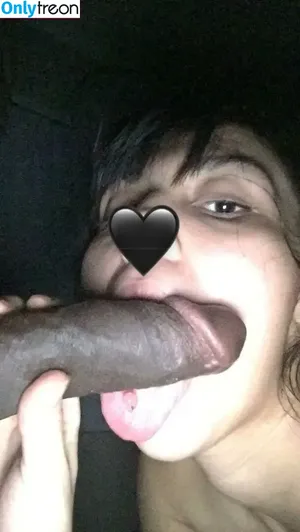 eatmjsbombpussc / meeciemae nude photo #0011