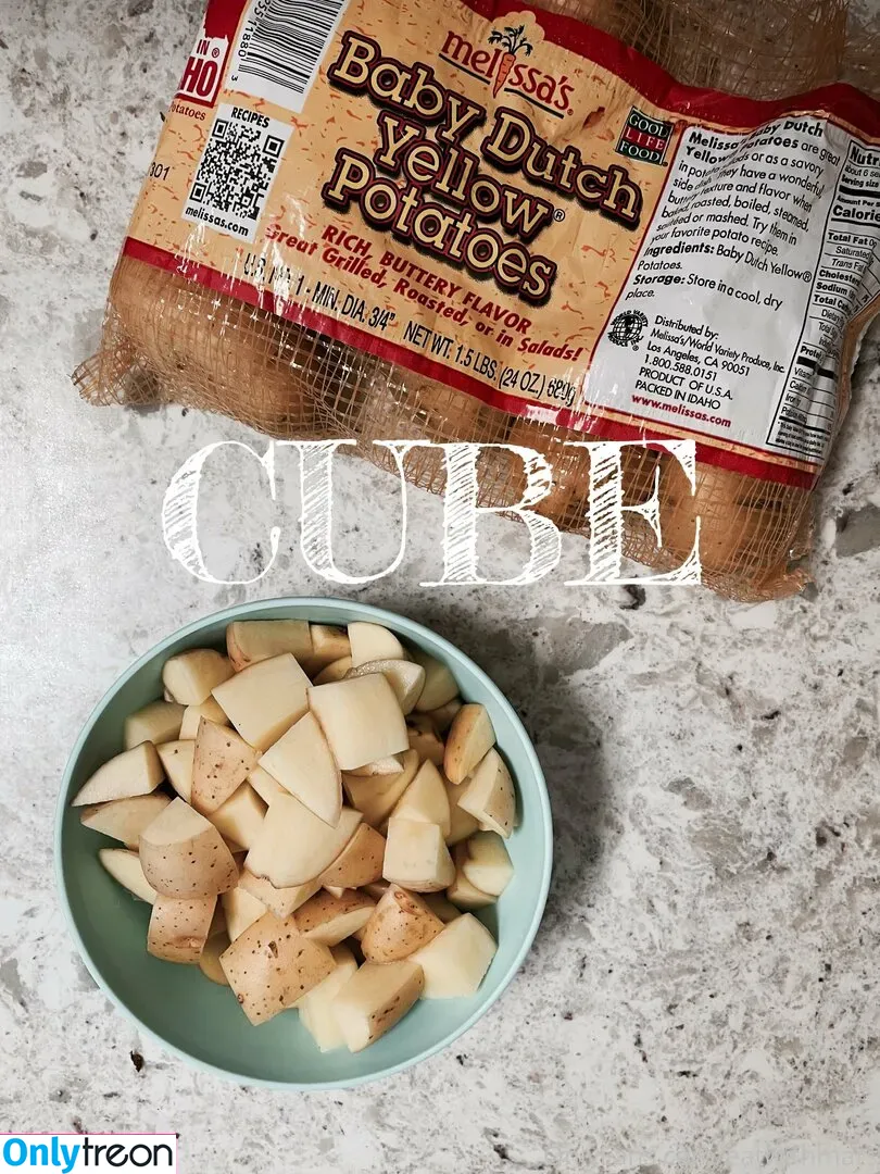 Eatwithmars голая photo #0025 (Missmars_ / eatwithmars_)