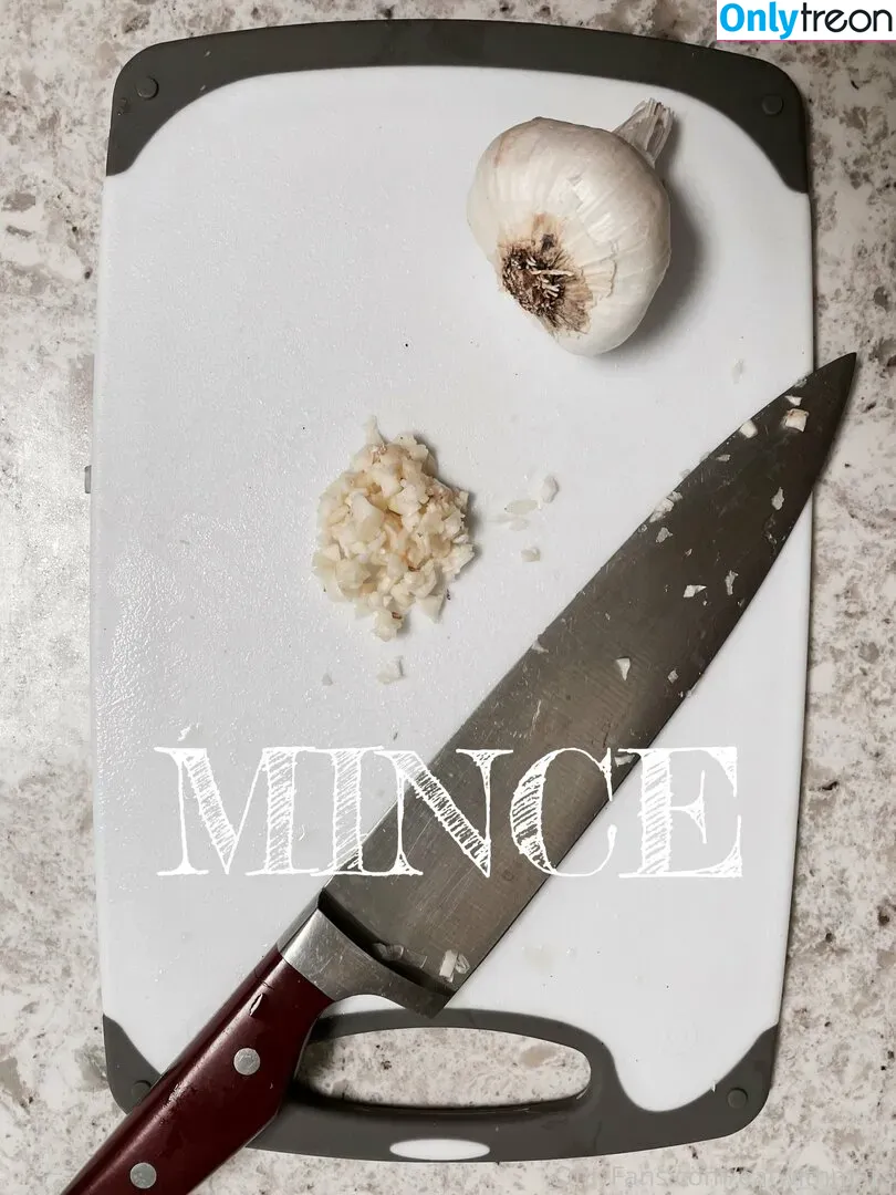 Eatwithmars голая photo #0027 (Missmars_ / eatwithmars_)