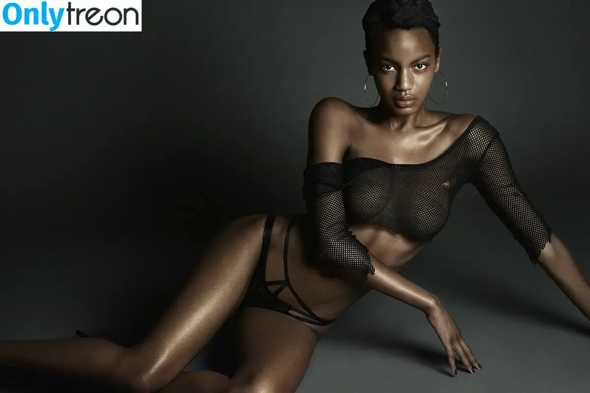 Ebonee Davis nude photo #0155 (eboneedavis)