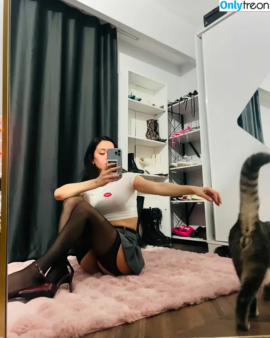 Ebrukzlyr голая photo #0048 (Ebrukzlyr)