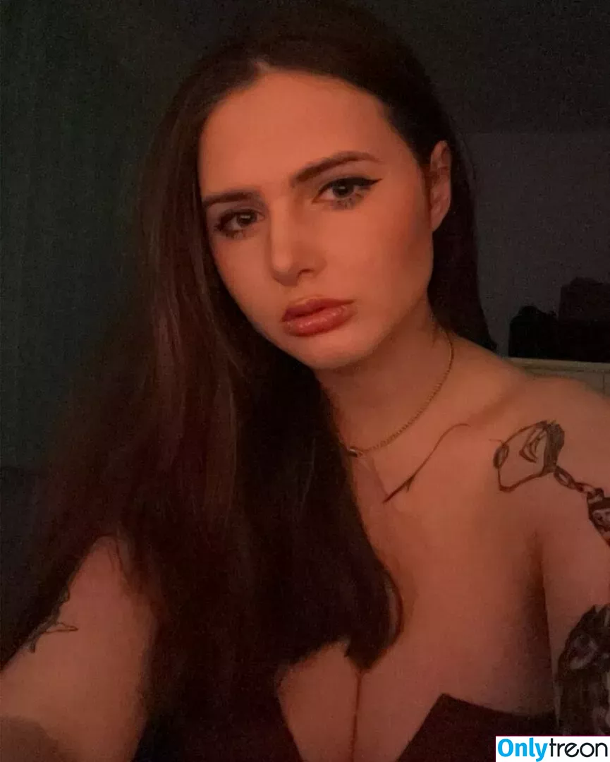 eekhat nude photo #0040 (blubberlardface)