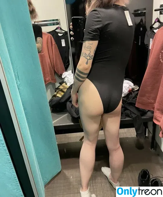 Eevivivi nude photo #0001 (eeveevivii)