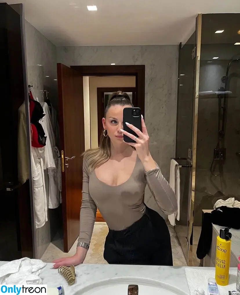 Eileen Isroe nude photo #0015 (Eileenisroe)