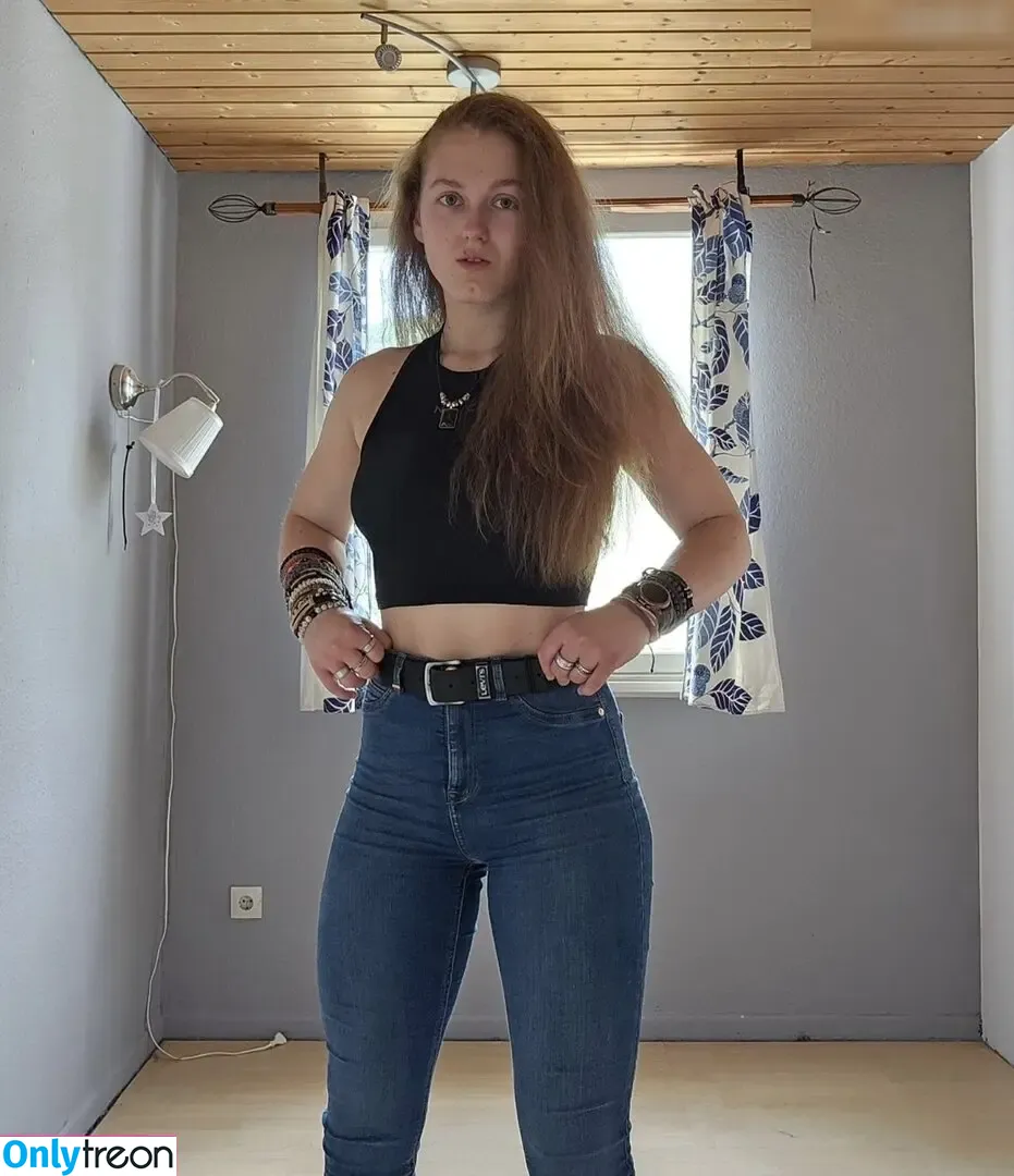 einfachnurchristiinaa nude photo #0001 (einfachnurchristiinaa)