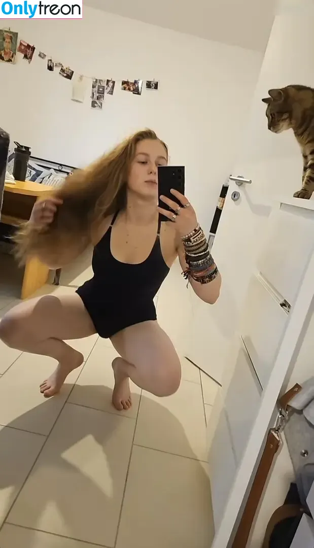 einfachnurchristiinaa nude photo #0006 (einfachnurchristiinaa)