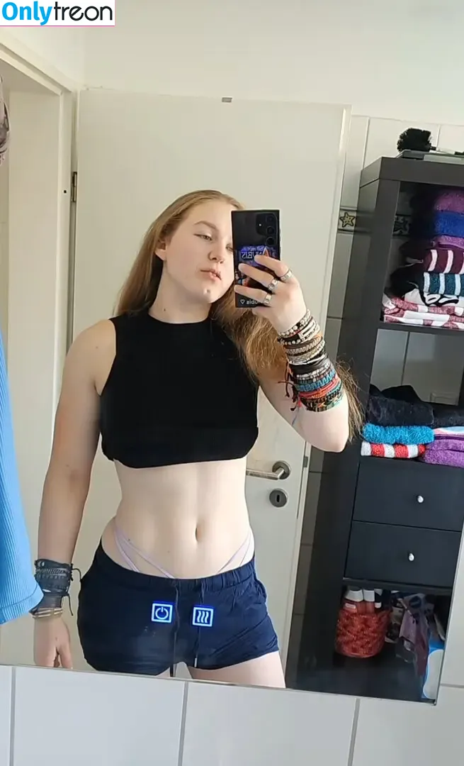 einfachnurchristiinaa nude photo #0016 (einfachnurchristiinaa)