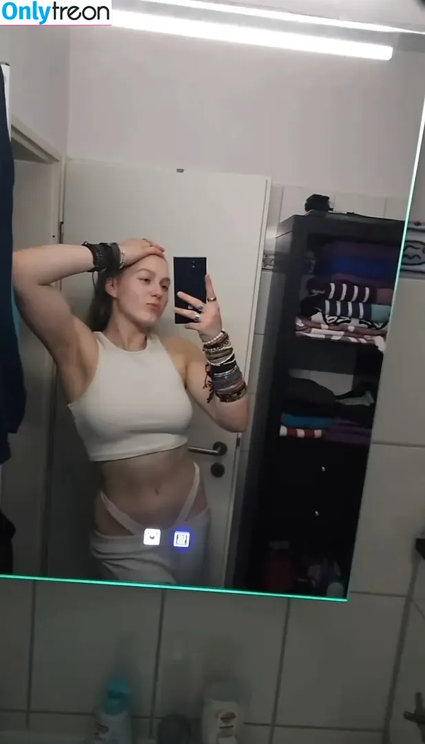 einfachnurchristiinaa nude photo #0018 (einfachnurchristiinaa)