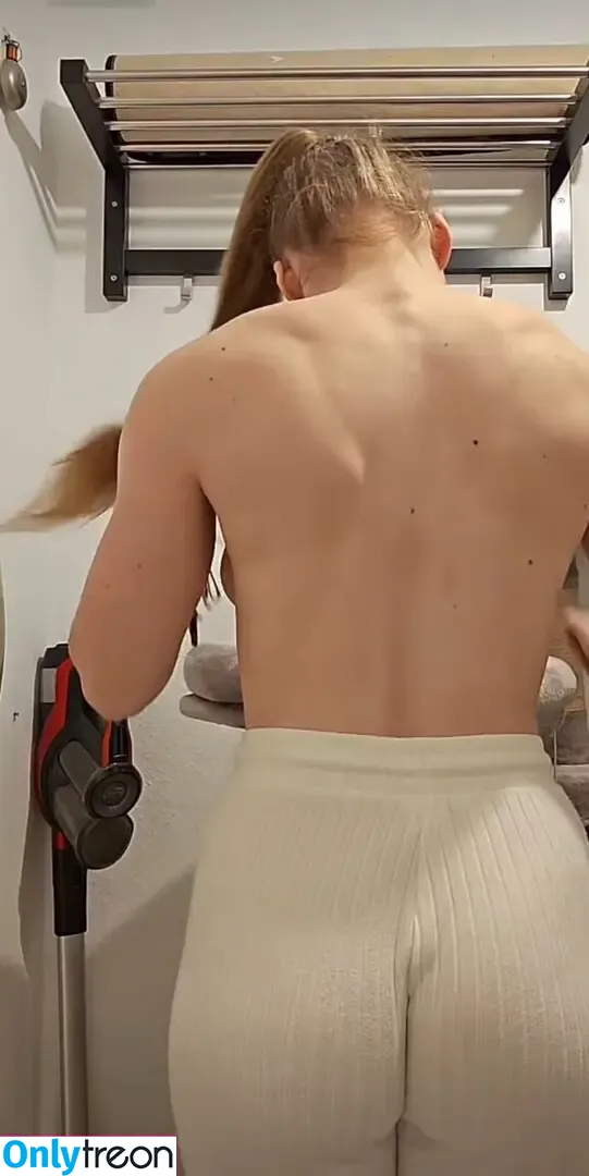 einfachnurchristiinaa nude photo #0051 (einfachnurchristiinaa)
